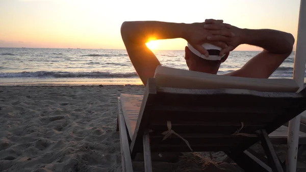 Back Man Armchair His Hands His Head Umbrella Beach Sea — Stock Photo, Image