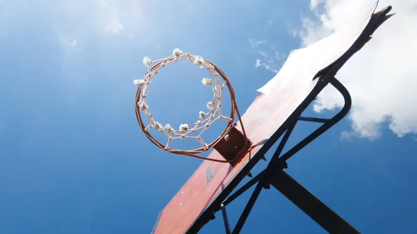 Basket Ball Hoop Bellow Sunny Day Blue Sky — Stock Photo, Image