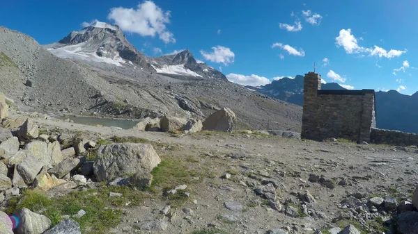 Bergsee Und Bergkette Der Nähe Der Schutzhütte Vittorio Emanuele Auf — Stockfoto