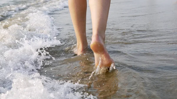 Closeup Female Barefoot Legs Walking Sea Coast Being Splashed Waves — Stock Photo, Image