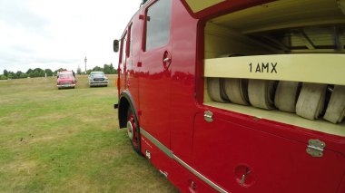 Londra, İngiltere - Temmuz 2017: Araba müzayedesinde Retro itfaiye aracı