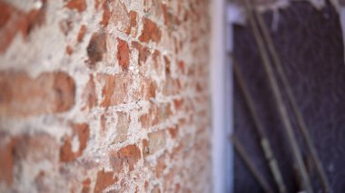 Eski harabelerdeki eski tuğlalar.