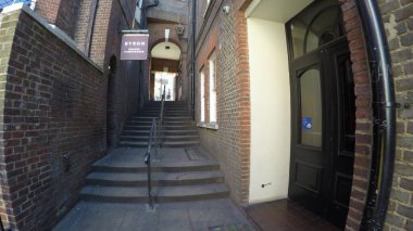 Windsor, Birleşik Krallık - 27 Temmuz 2017: İngiltere 'nin Berkshire eyaletinin Windsor kentindeki Royal Residence' a giden yol