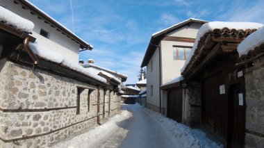 Bulgaristan 'ın Bansko kentindeki Long Back Alley Stone Pavement Pirin Dağı' nda bir kayak merkezi