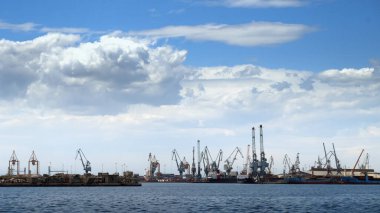 Vinç ve gemi Selanik Yunanistan ile bağlantı noktası