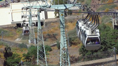 Santorini teleferiği Fira kasabasında, Santorini adası Yunanistan 'da