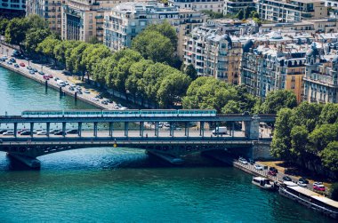 Paris Metrosu Havayolları Pont de Bir-Hakeim 'den geçiyor, Paris, Fransa