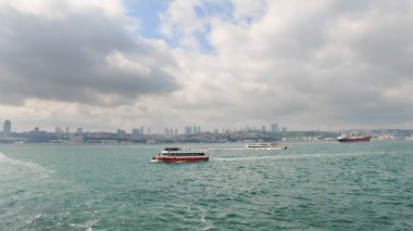 İstanbul Boğazı boyunca giden bir süper tanker gemisi. Çekim başlatılıyor