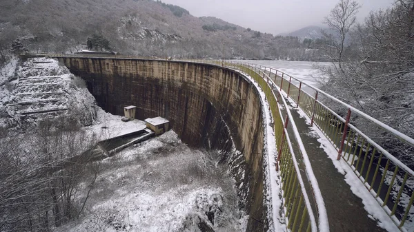 Pov在雪地里开车 — 图库照片