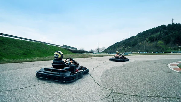 Fille Conduire Kart Karting Course Sur Piste Ronde — Photo