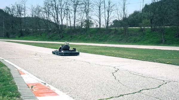 Άνθρωπος Αγώνα Karting Οδήγηση Γρήγορα Kart Καμπύλες Κομμάτι — Φωτογραφία Αρχείου