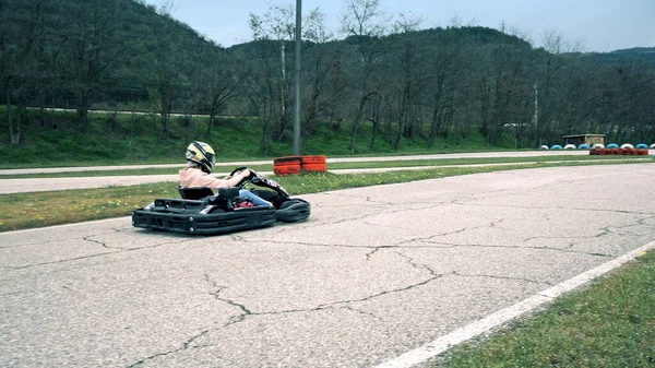 Fahrer Auf Freizeit Cart Auto Auf Kart Rundenrennen Extremsport Action — Stockfoto