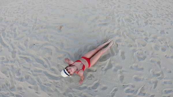 Estilo Vida Verão Retrato Mulher Muito Jovem Bronzeada Aproveitando Vida — Fotografia de Stock