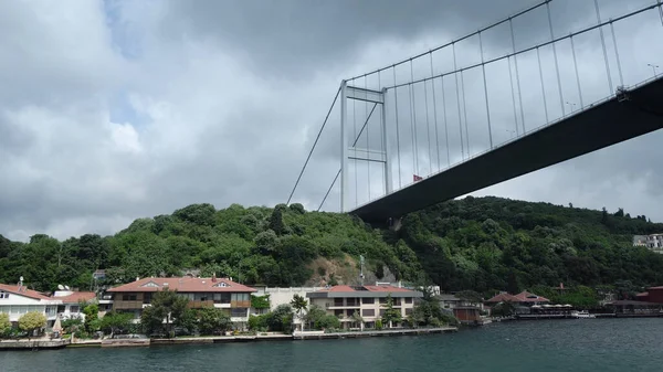 Recorrido Crucero Bajo Puente Bósforo Estambul Turquía — Foto de Stock