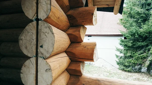 Ein Großes Holzhaus Aus Einem Blockhaus Details Einer Holzkonstruktion Bau — Stockfoto