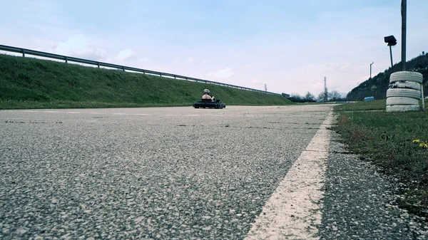 Man Meghajtó Kart Karting Gyors Kanyar Viszont — Stock Fotó