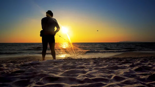 Silhouette Fisherman Fishing Net Sunset Beach Cinematic Steadicam Shot — Stock Photo, Image