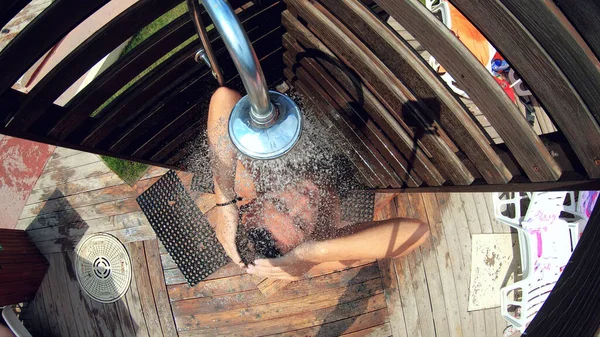 Homens Tomando Banho Piscina — Fotografia de Stock