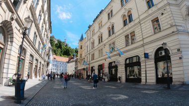 Ljubljana, Slovenya - 10 Haziran 2019: Ljubljana, Slovenya 'nın tarihi merkezinde ağır çekim