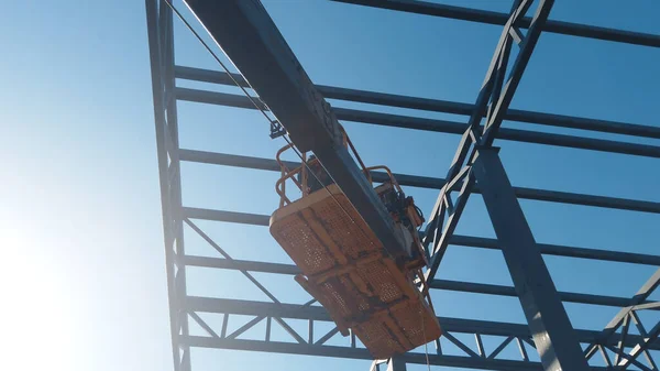 Catador Cereja Elevado Com Gatilho Local Construção — Fotografia de Stock