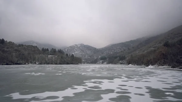 Movimento Panorâmico Lago Congelado Inverno — Fotografia de Stock