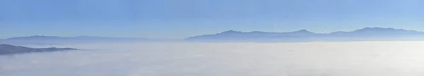 Nebbia Nella Valle All Alba Panorama Del Paesaggio Montano — Foto Stock