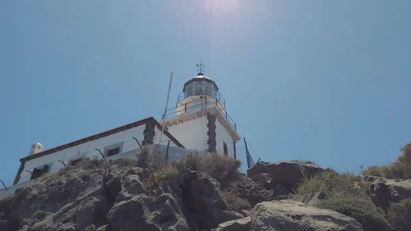 Detalle Del Faro Akrotiri Con Cielo Despejado Isla Santorini Grecia — Foto de Stock