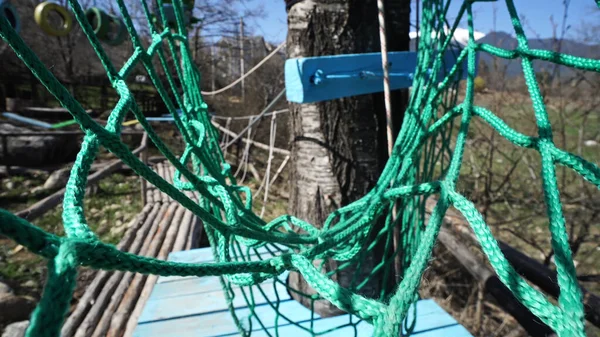 冒险公园的索网吊桥 — 图库照片