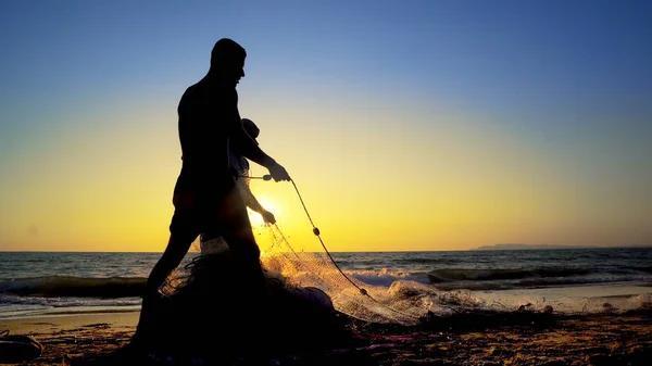 Silhouette Fisherman Fishing Net Sunset Beach Cinematic Steadicam Shot — Stock Photo, Image