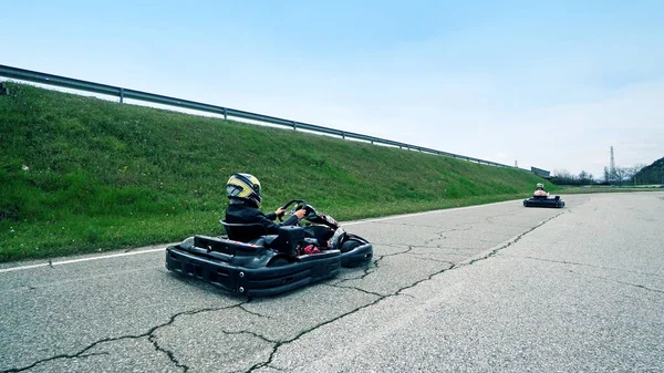 Kartrennen Auf Der Rennstrecke — Stockfoto