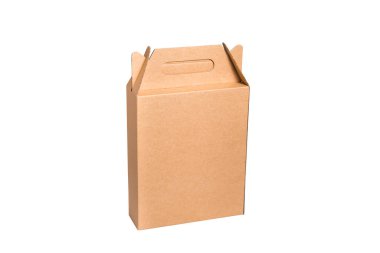 Beyaz arka planı olan kahverengi karton kutu 