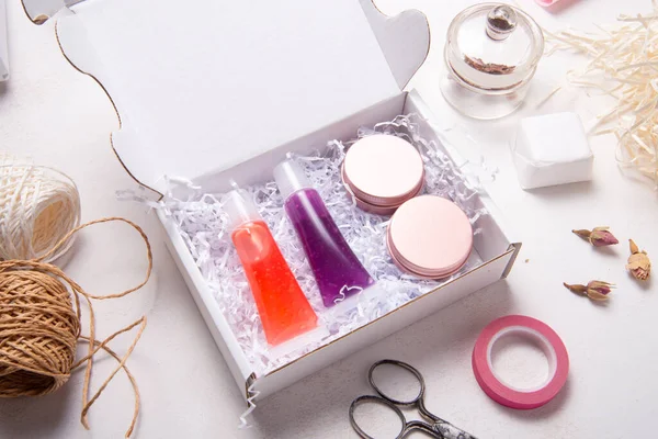 Set Selbstgemachter Lipgloss Karton — Stockfoto