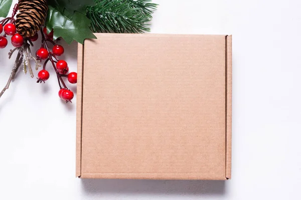 Brown Cardboard Mailer Box Decorated Christmas Ornaments — Stock Photo, Image