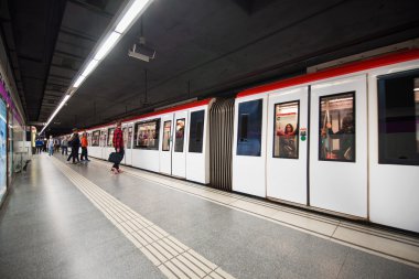 Mayıs'ta metro istasyonu Sagrada Familia İçişleri 7, 2016 Barselona, İspanya. 