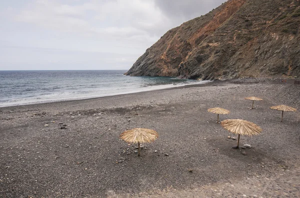 Vulkanstrand an einem bewölkten Tag in Vallehermoso, la Gomera, Kanarische Inseln, Spanien. — Stockfoto