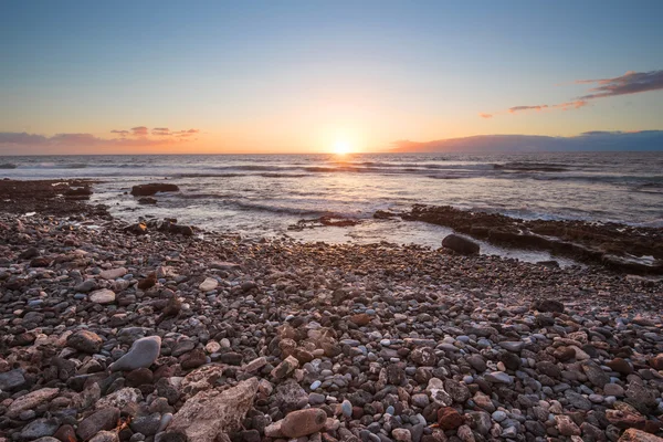 Malebný západ slunce v kanárském ostrově pláže Las Americas Tenerife, Španělsko. — Stock fotografie