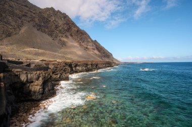 İspanya 'nın Kanarya Adaları, El Hierro adasındaki lav kıyısı. El Golfo, biyosfer rezervi.