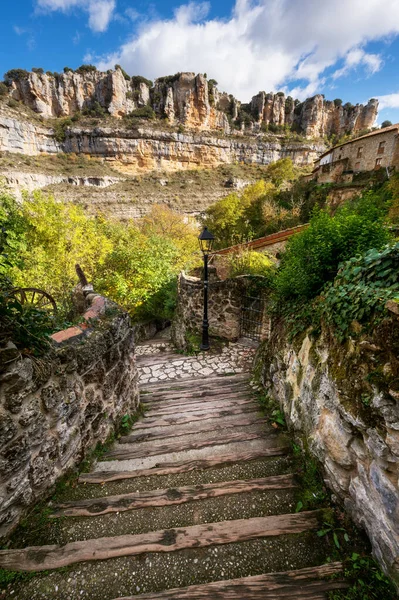 Pueblo pintoresco Orbaneja Del Castillo en Burgos, Castilla León, España. —  Fotos de Stock