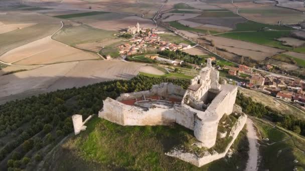 Вид з повітря на руїни стародавнього замку в Кастроджеріс (Бургос, Іспанія).. — стокове відео