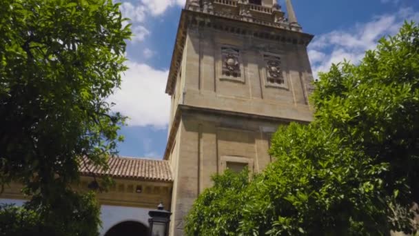 Věž mešity Cordoba, Andalusie, Španělsko. — Stock video