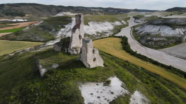 西班牙布尔戈斯罗哈斯山顶被毁的中世纪城堡. — 图库视频影像