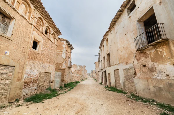 belchite terkedilmiş kasabadan ana cadde. İspanyol iç savaşı, Zaragoza, İspanya sırasında tahrip edildi.