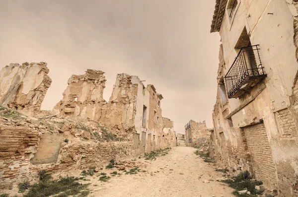 Styl Vintage zdjęcie ruiny miasta o belchite. został zniszczony podczas hiszpańskiej wojny domowej, w Saragossie, Hiszpania. — Zdjęcie stockowe