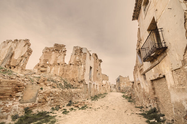 Винтажный стиль картины разрушенного города Бельчите. Был разрушен во время гражданской войны в Испании, в Сарагосе, Испания
.