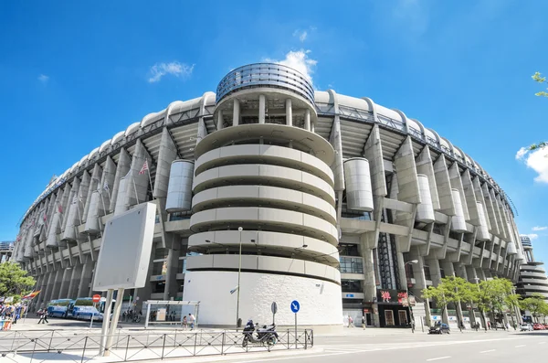 Madrid, Hiszpania - 4 maja: stadionu santiago bernabeu, na 4 maja 2013 roku. stadion klubu piłki nożnej real Madryt. Real Madryt, FC został ustanowiony w 1902 roku. Ten stadion został wybudowany w 1947 roku. — Zdjęcie stockowe