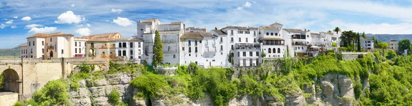 Panoramautsikt över ronda hus, på den klippa, ronda Málaga, Andalusien, Spanien. — Stockfoto