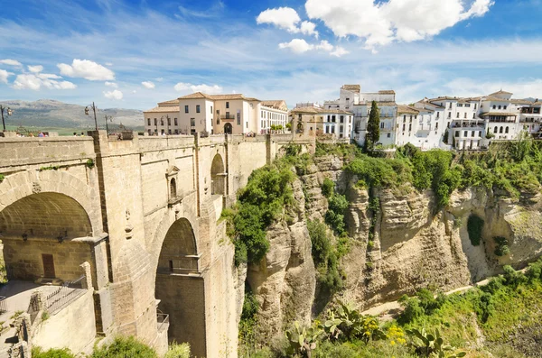 Ronda bridge en canyon, ronda, malaga, Andalusië, Spanje. — Stockfoto
