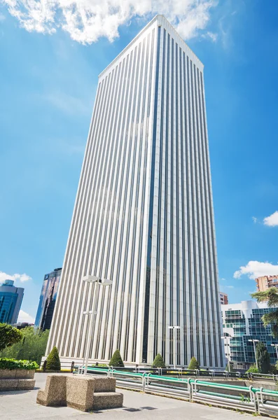 Picasso-Turm am Finanzzentrum in Madrid am 4. Mai 2013. Picasso-Turm ist einer der höchsten Wolkenkratzer in der Stadt Madrid — Stockfoto