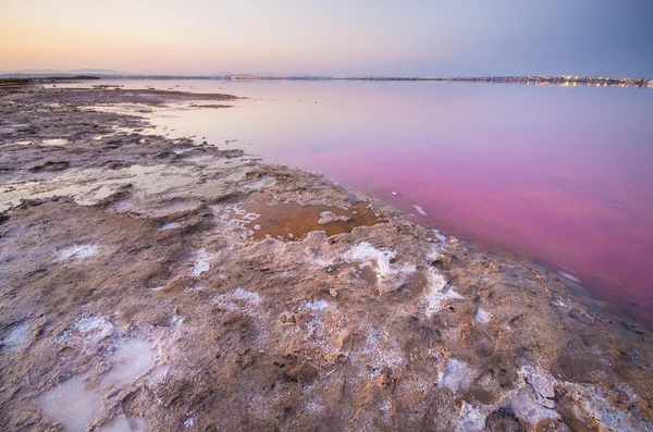 güzel tuz göl manzara, pembe sulu boya. Las salinas, torrevieja, İspanya