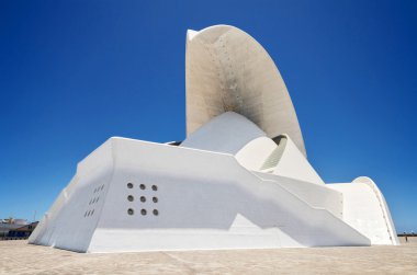 Auditorio de bina Santiago Calatrava Valls tarafından tasarlanmış Tenerife - fütüristik ve ilham organik şekillerde